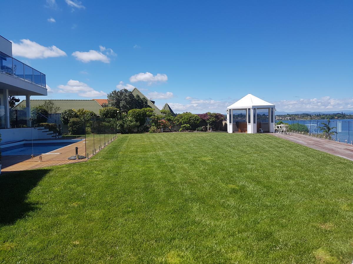 Spectacular Lakefront Home Taupo Exterior photo