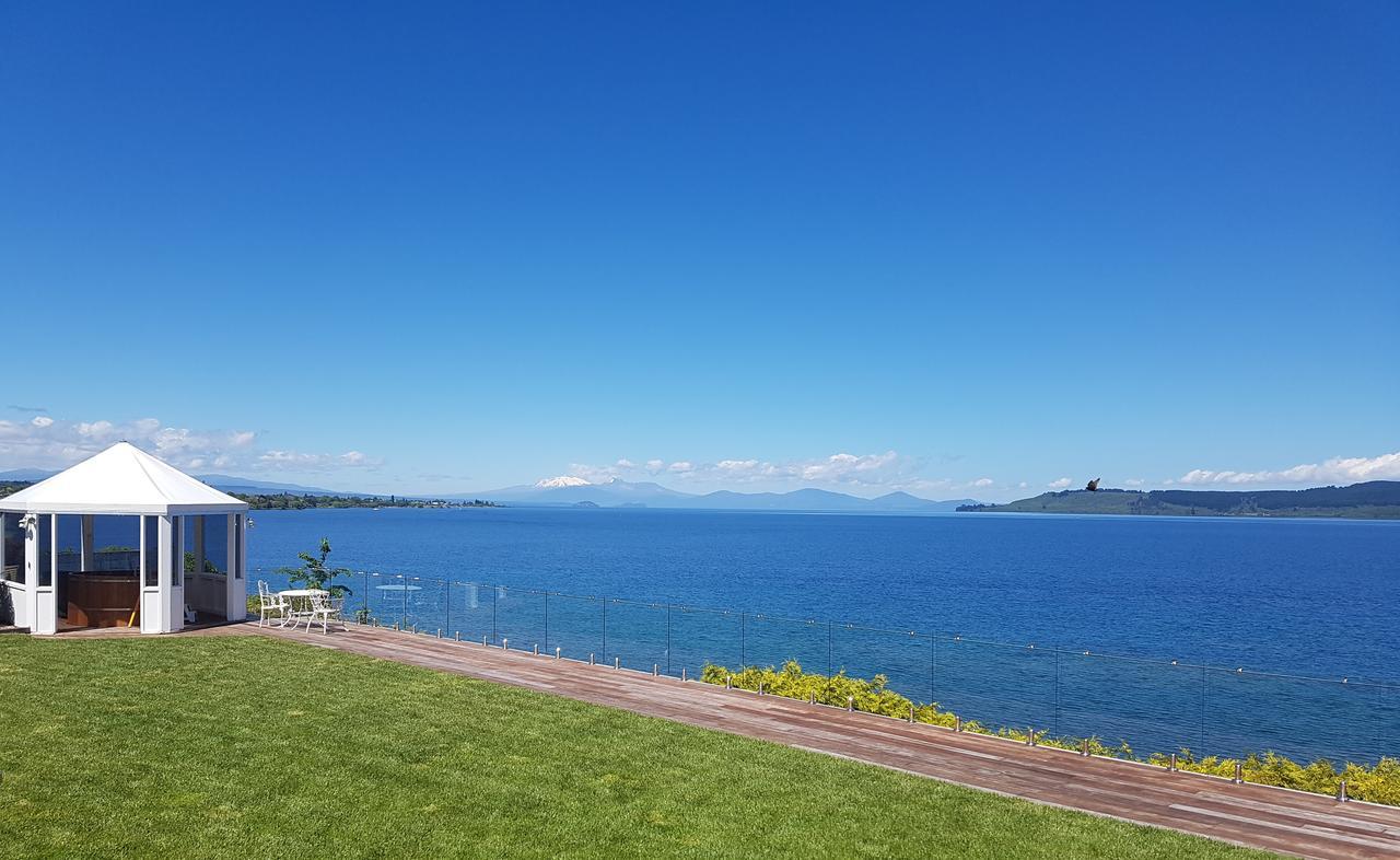 Spectacular Lakefront Home Taupo Exterior photo