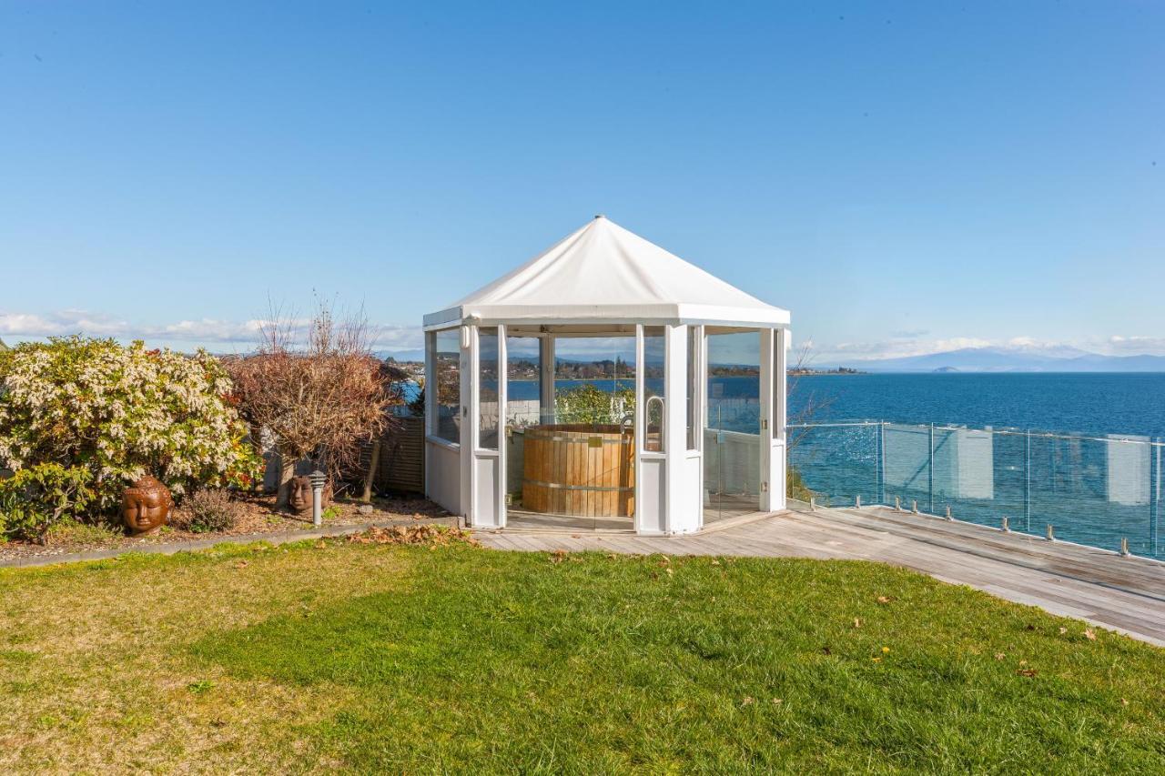 Spectacular Lakefront Home Taupo Exterior photo
